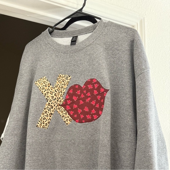 Gildan Gray Patch Sweater with Leopard and Floral Design - Picture 1 of 3